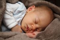 Baba alvása - Nem alszik el könnyen a baba? Ezekkel az altatási szokásokkal vedd rá az esti elalvásra! Tippek 2 hónapos kortól