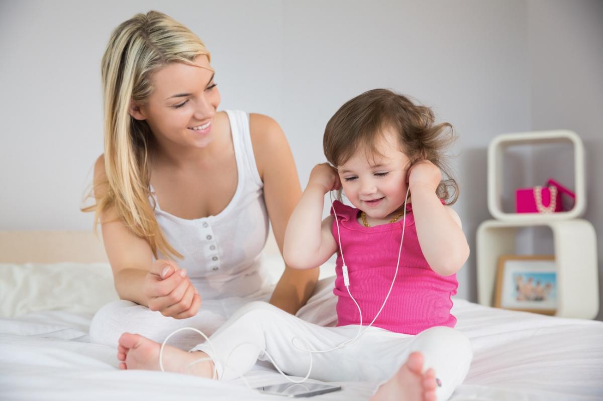 5 ok, amiért hallgass a babával, kisgyerekkel klasszikus zenét! Nyugtató zenék a baba altatásához (videók)