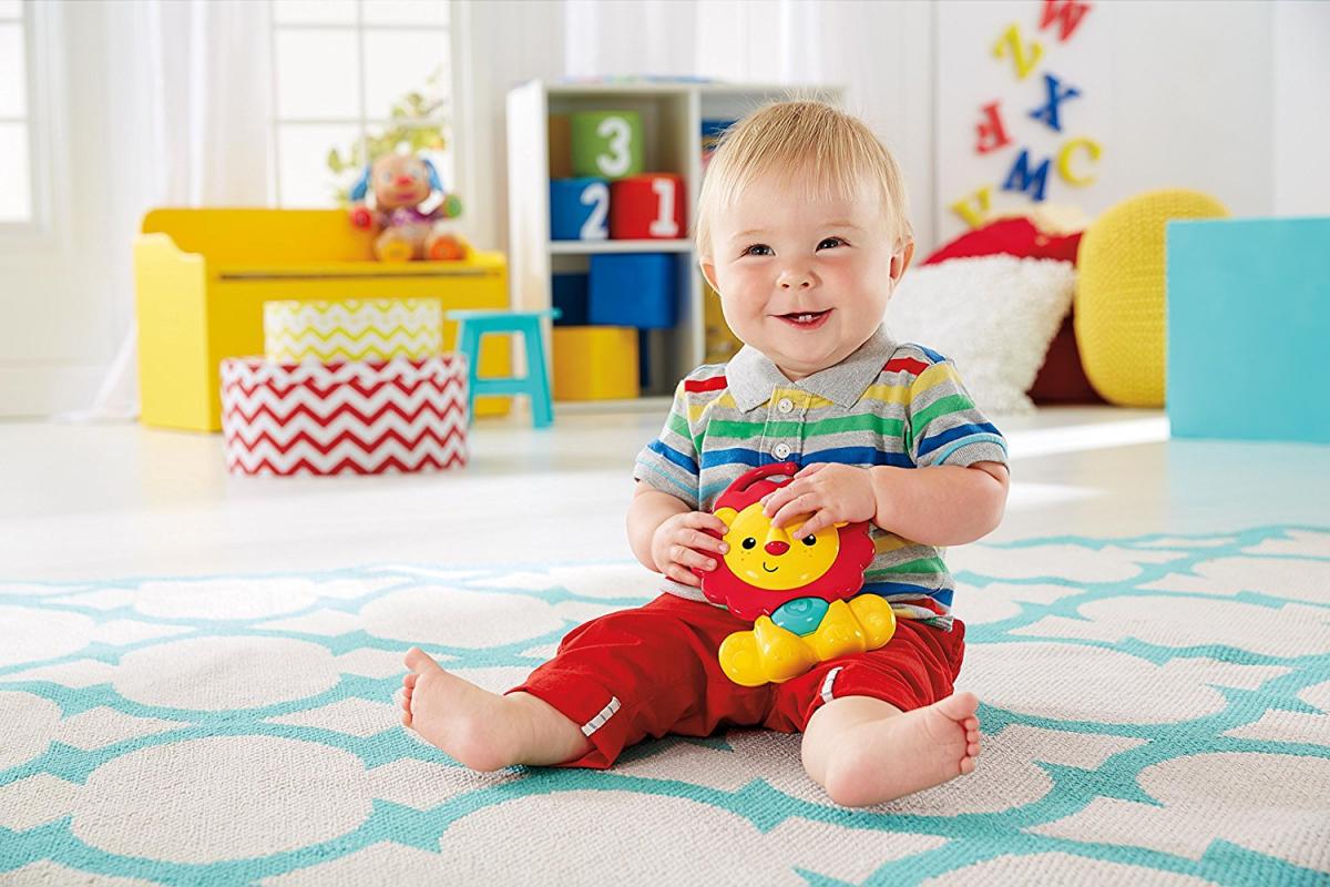 Játszószőnyeg: egyszerű játék babáknak vagy annál több? Hogyan fejleszti a 0-12 hónapos babákat? Melyik korban, hogyan játszunk a kicsivel rajta? Cikkünkből megtudhatod, hogy melyek a legnépszerűbb típusok a bababoltok kínálatában! (x)