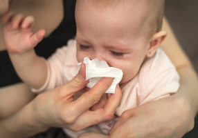 Megfázott a kisbabád? 5 dolog, amivel gyorsabban gyógyul majd