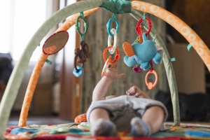 A csecsemőkori mozgásfejlődés és a későbbi iskolai problémák lehetséges összefüggései