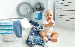 Tuti tippek: minden, amit a babaruhák mosásáról tudni kell 