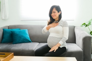 Gyomorégés, puffadás a várandósság alatt: ezeket a természetes módszereket ajánlja az orvos