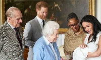 Meghan hercegné szülés utáni hasat villantott – és milyen jól tette!