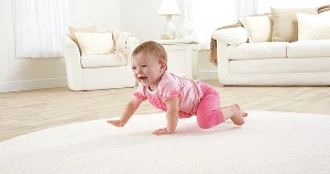 Amint a babád elkezd mászni, te...