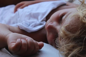 Tanítsd meg jól aludni a gyermeked! – Az alvásterapeuta gyakorlati tanácsai