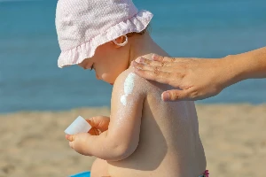 Mikor kenhetem be napvédő krémmel a babám?