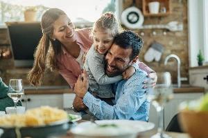 Akár Egymillió-háromszázezer forintot is kaphat egy család: már februárban érkezhet az adóvisszatérítés