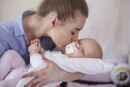 Születésszámok a csúcson: egészségpénztári támogatások gyermekneveléshez