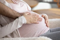 Érzi a babám, amikor megsimogatom a hasamat?