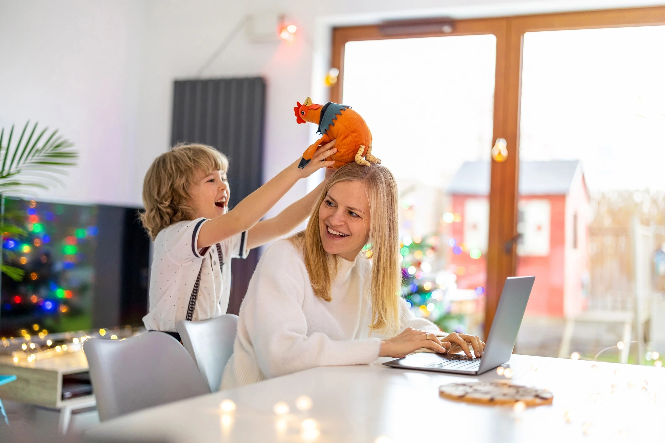 Néha annyi is elég, ha mindenki túléli a napot! – Tudatos anyák vs. mindennapok