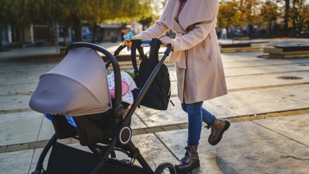 Mindenből újat? 7 babaholmi, amiből jó lesz a kölcsön, vagy a használtan vett is