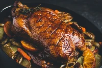 Recept: a legízesebb Márton-napi narancsos-rozmaringos libasült