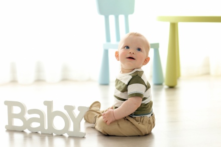 Mikortól ül a baba, és hogyan segíthetjük?
