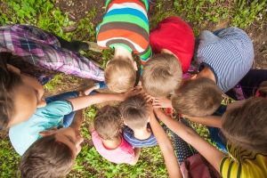 A Mosoly Alapítvány ingyenes drámatábort szervez pszichoszomatikus tünetekkel küzdő gyermekeknek
