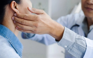 Csomók és duzzanatok a testen: mikor ártalmatlanok, mikor figyelmeztető jelek?